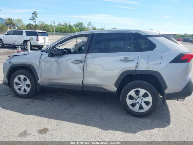 2T3H1RFVXRC300842 Toyota RAV4 LE