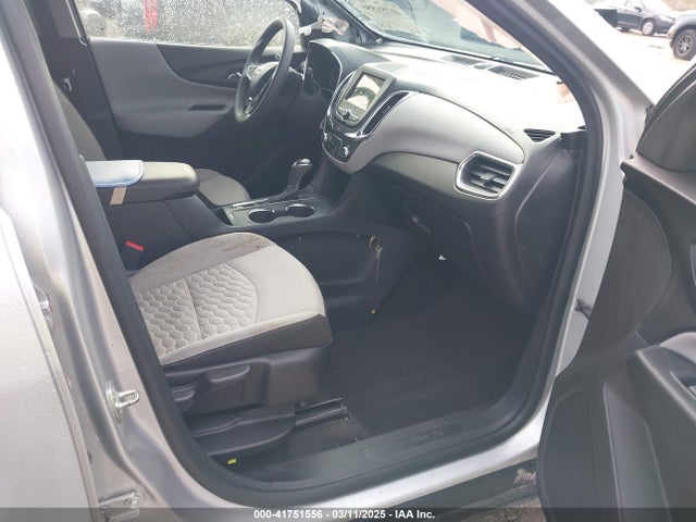 3GNAXHEV6KL166023 Chevrolet EQUINOX LS