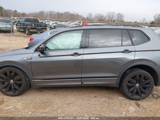 3VV3B7AX7LM163193 Volkswagen Tiguan 2.0t Se/2.0t Se R-line Black/2.0t Sel