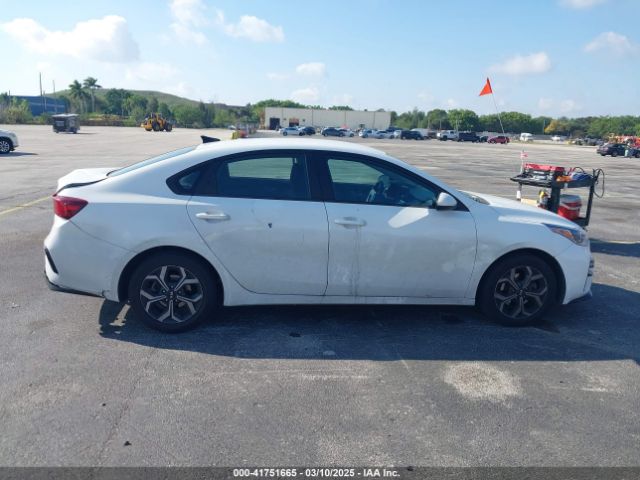 3KPF24AD2ME347503 KIA Forte Lxs