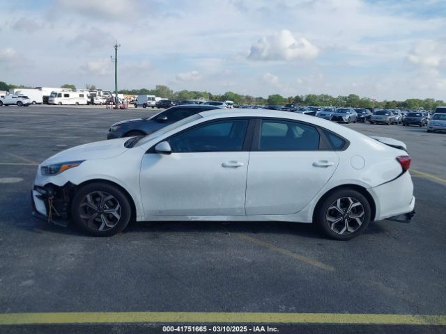 3KPF24AD2ME347503 KIA Forte Lxs