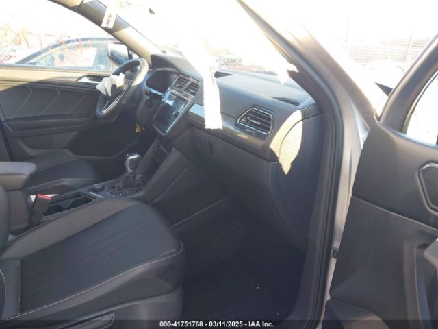 3VV8B7AXXNM156120 Volkswagen Tiguan 2.0t Se R-line Black