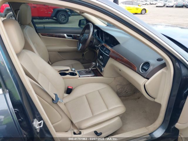 WDDGF8AB4EA936982 Mercedes-Benz C 300 Luxury 4matic/sport 4matic