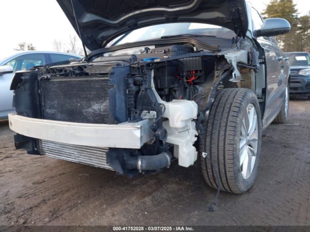WA1EFCFS8GR007809 Audi Q3 2.0t Premium Plus