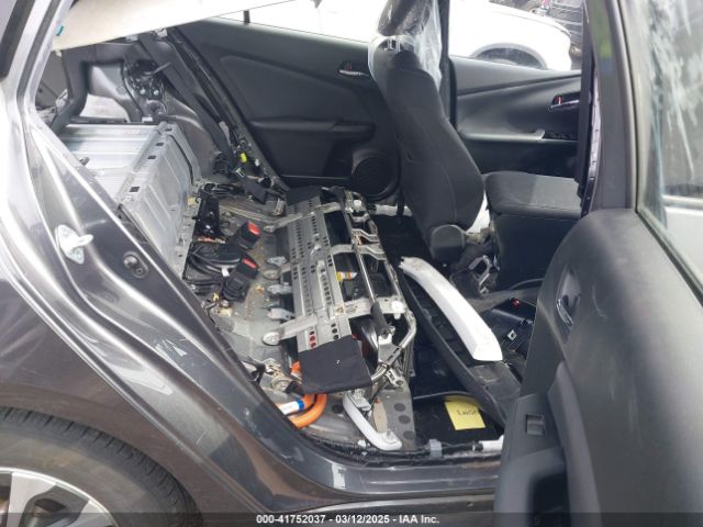 JTDKARFP2L3136261 Toyota Prius Prime Le