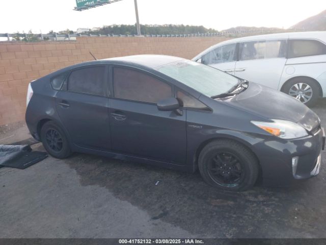 JTDKN3DU8F0462050 Toyota Prius Two