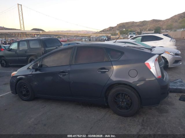 JTDKN3DU8F0462050 Toyota Prius Two