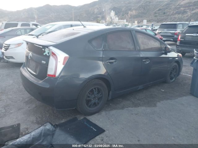 JTDKN3DU8F0462050 Toyota Prius Two