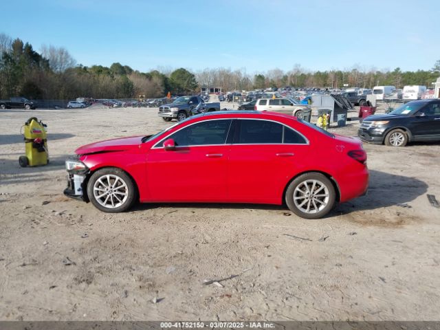W1K3G4EBXLW045013 Mercedes-Benz A 220