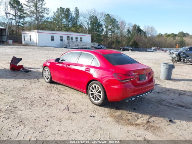 W1K3G4EBXLW045013 Mercedes-Benz A 220