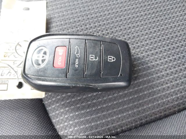 JTEAAAAH4PJ141777 Toyota VENZA LE