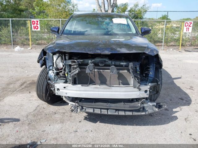 JTEAAAAH4PJ141777 Toyota VENZA LE
