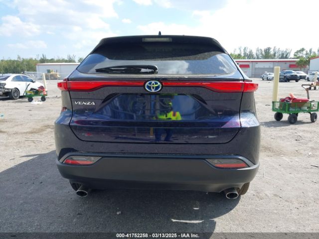 JTEAAAAH4PJ141777 Toyota VENZA LE