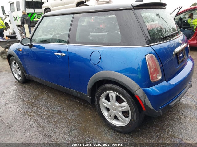 2006 MINI COOPER WMWRC33566TK66280 Photo 2