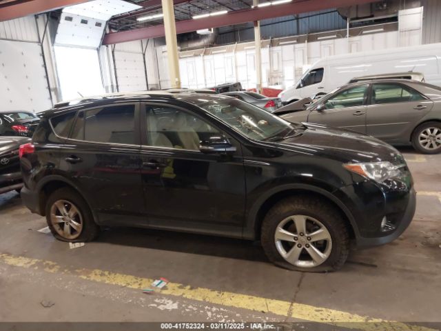 2T3RFREV7EW174388 Toyota Rav4 Xle