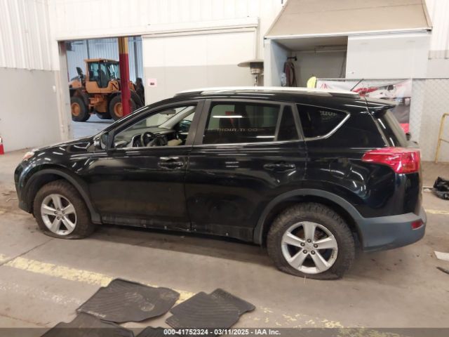 2T3RFREV7EW174388 Toyota Rav4 Xle