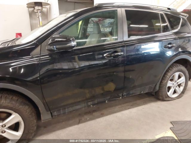 2T3RFREV7EW174388 Toyota Rav4 Xle