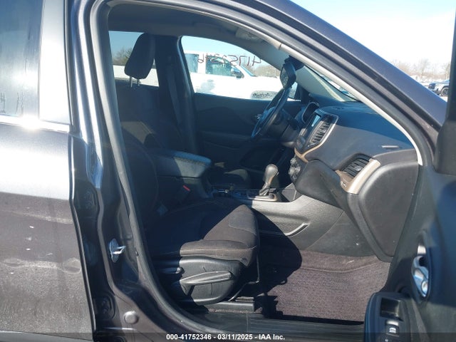 1C4PJLCB5HW549471 Jeep Cherokee