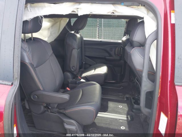 5TDDRKEC0RS211165 Toyota Sienna Xse