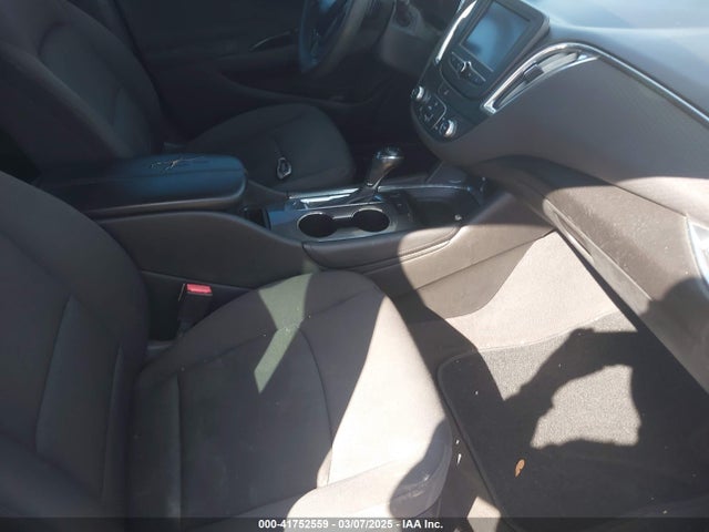 1G1ZE5ST4HF151681 Chevrolet MALIBU 1LT