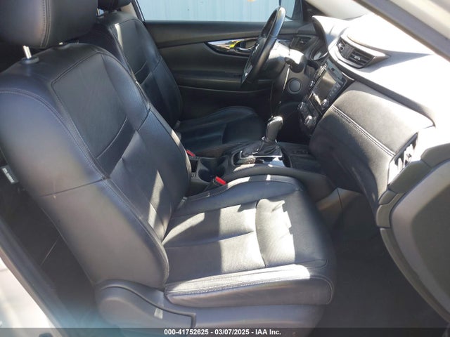 JN8AT2MTXJW489814 Nissan Rogue Sl
