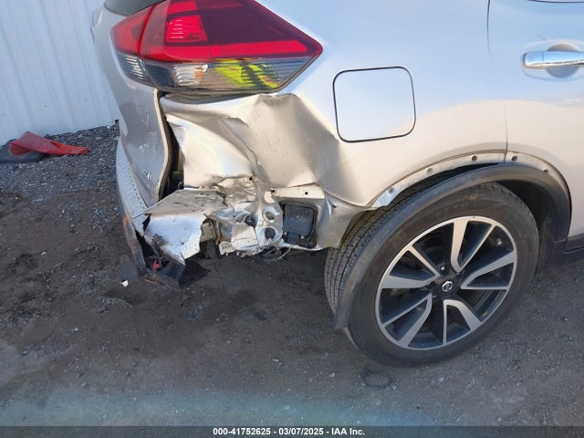 JN8AT2MTXJW489814 Nissan Rogue Sl