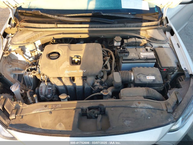 Hyundai ELANTRA SE 2017 5NPD74LF5HH057930 Image 10