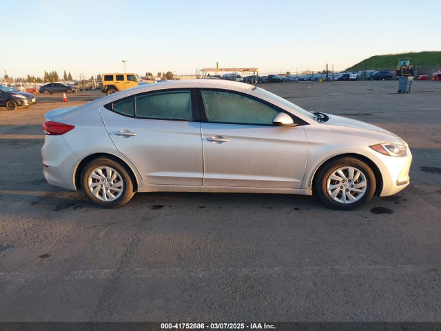 Hyundai ELANTRA SE 2017 5NPD74LF5HH057930 Image 13