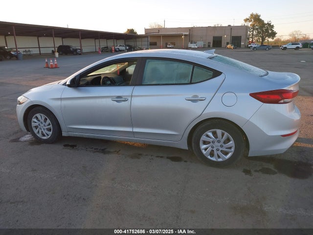 Hyundai ELANTRA SE 2017 5NPD74LF5HH057930 Image 14