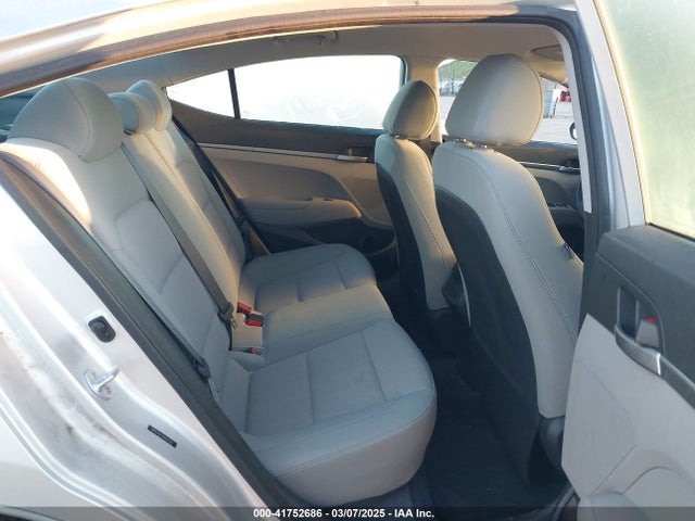 Hyundai ELANTRA SE 2017 5NPD74LF5HH057930 Image 8