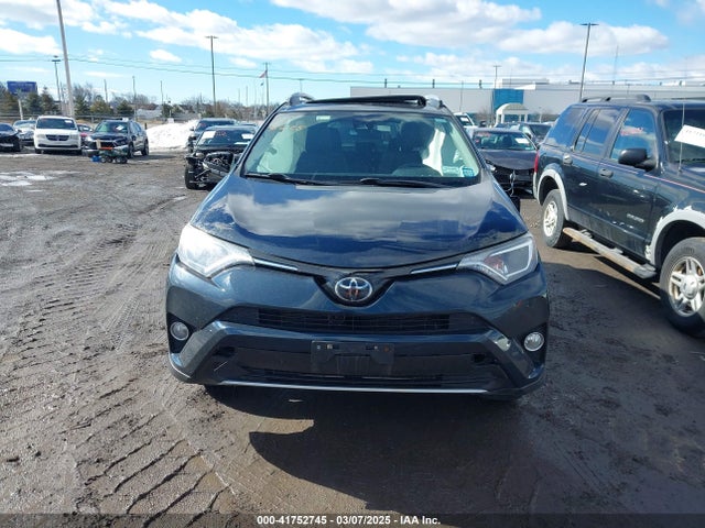 2T3RFREVXJW782772 Toyota Rav4 Xle