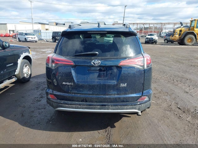 2T3RFREVXJW782772 Toyota Rav4 Xle