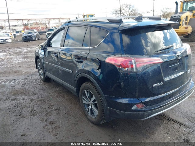 2T3RFREVXJW782772 Toyota Rav4 Xle