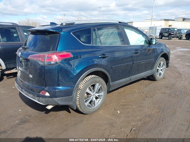 2T3RFREVXJW782772 Toyota Rav4 Xle