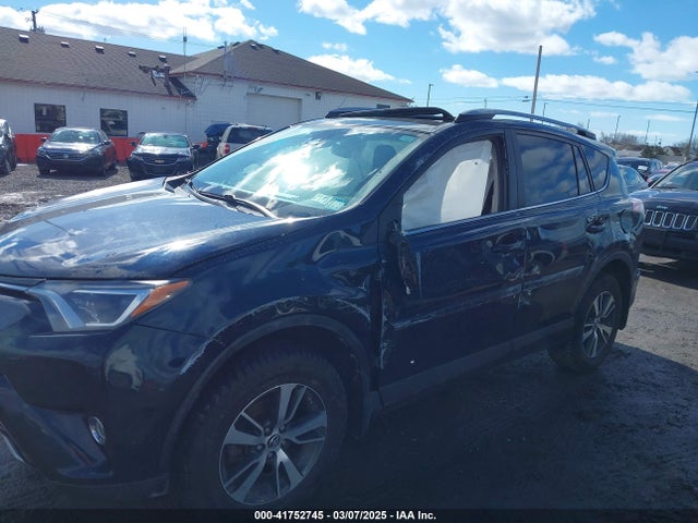 2T3RFREVXJW782772 Toyota Rav4 Xle