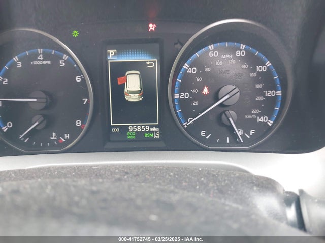 2T3RFREVXJW782772 Toyota Rav4 Xle