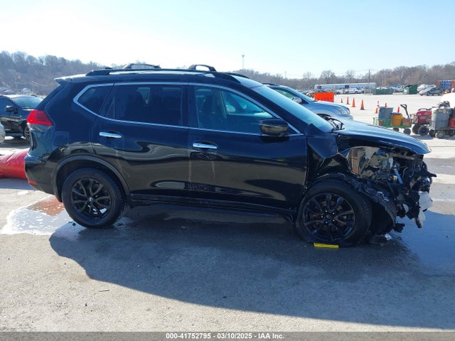 5N1AT2MV5HC825065 Nissan ROGUE SV