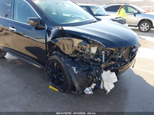5N1AT2MV5HC825065 Nissan ROGUE SV