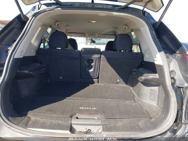 5N1AT2MV5HC825065 Nissan ROGUE SV