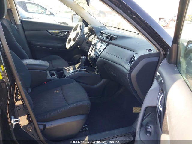 5N1AT2MV5HC825065 Nissan ROGUE SV