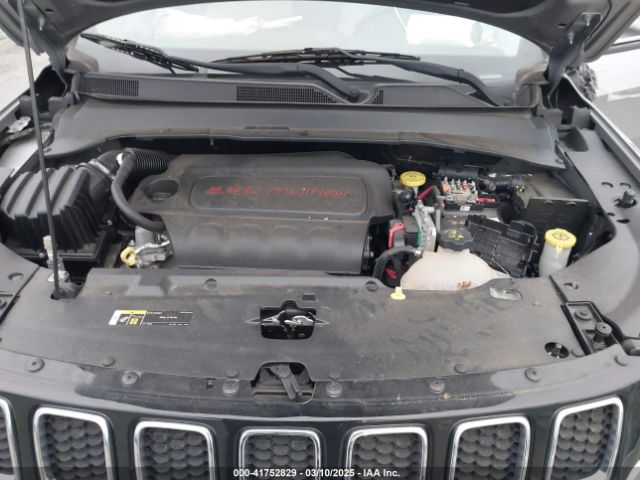 3C4NJDBB5JT259158 Jeep Compass Latitude 4x4