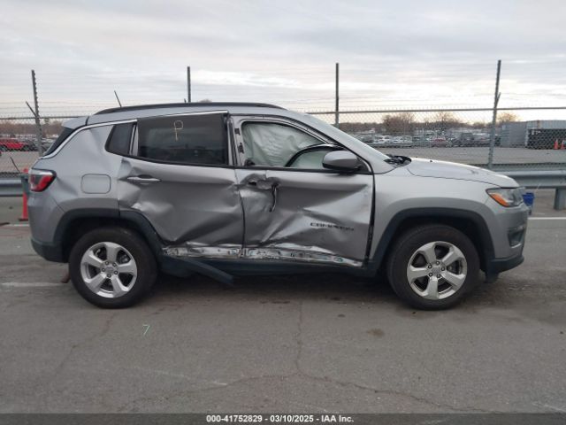3C4NJDBB5JT259158 Jeep Compass Latitude 4x4