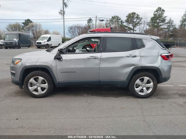 3C4NJDBB5JT259158 Jeep Compass Latitude 4x4