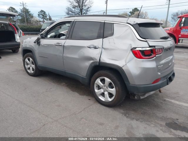 3C4NJDBB5JT259158 Jeep Compass Latitude 4x4