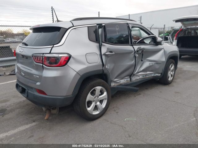 3C4NJDBB5JT259158 Jeep Compass Latitude 4x4