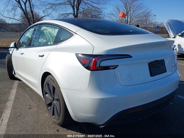 2025 TESLA MODEL 3 5YJ3E1EB3SF911796 Photo 2