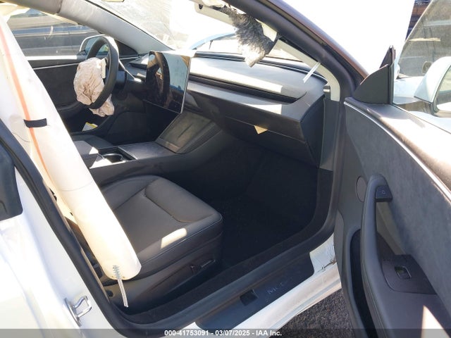 2025 TESLA MODEL 3 5YJ3E1EB3SF911796 Photo 4