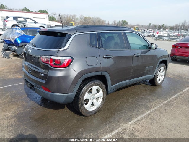 3C4NJDBB9JT366701 Jeep Compass Latitude 4x4