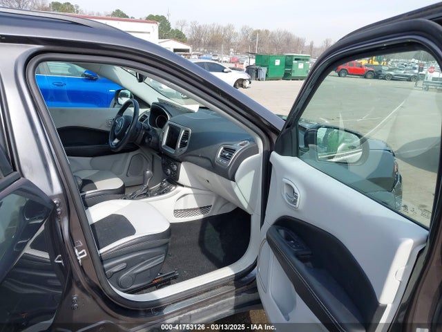 3C4NJDBB9JT366701 Jeep Compass Latitude 4x4