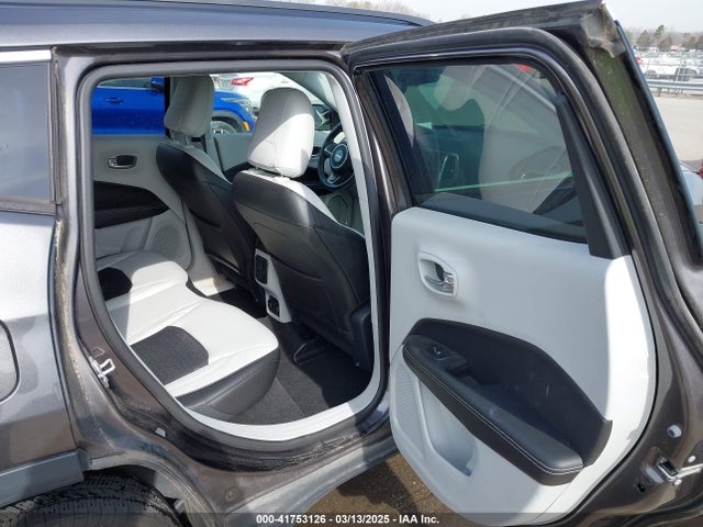 3C4NJDBB9JT366701 Jeep Compass Latitude 4x4